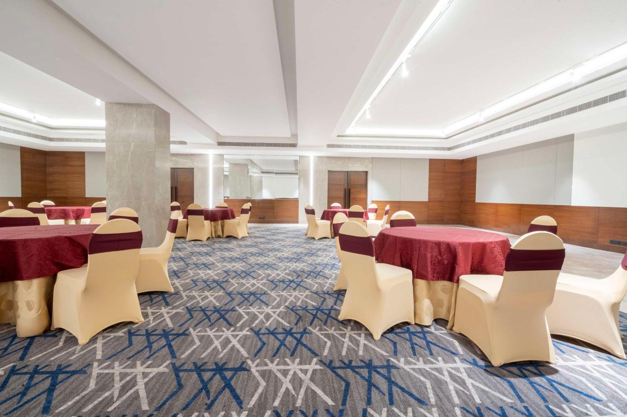 Radisson Hotel Vrindāvan Eksteriør bilde